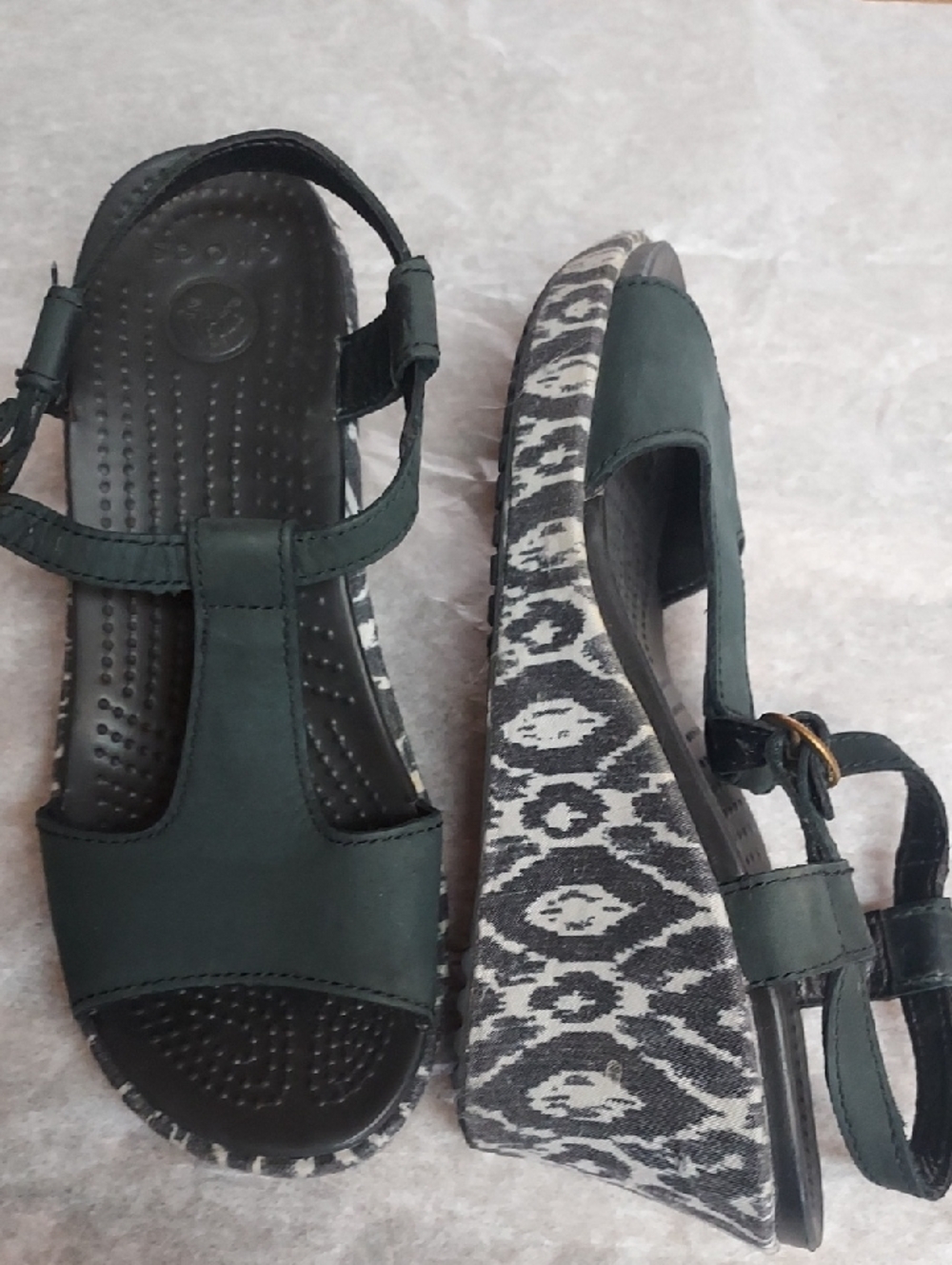 Crocs Leigh Ikat Leater Wedge Shoes Size W6